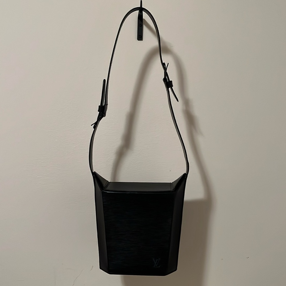 Louis Vuitton Black Epi Sac Seau - Picture 3 of 16